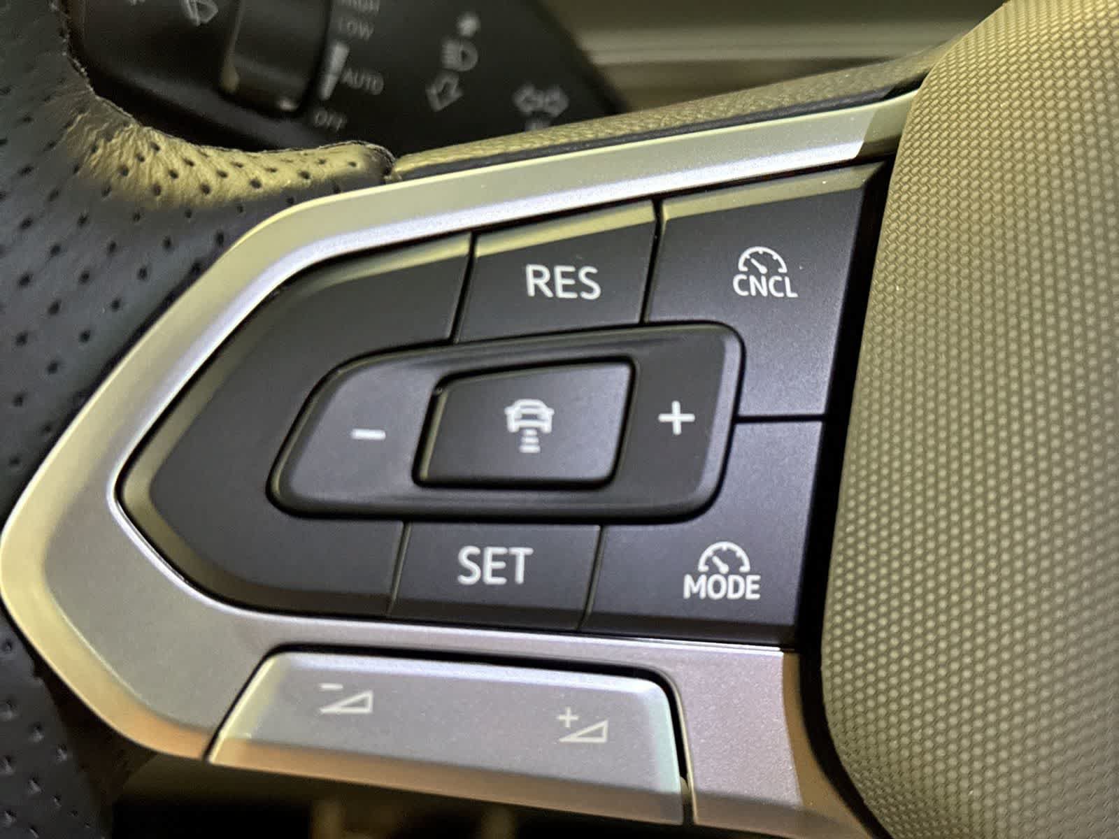New 2026 Volkswagen Tiguan SE R-Line FWD image 30