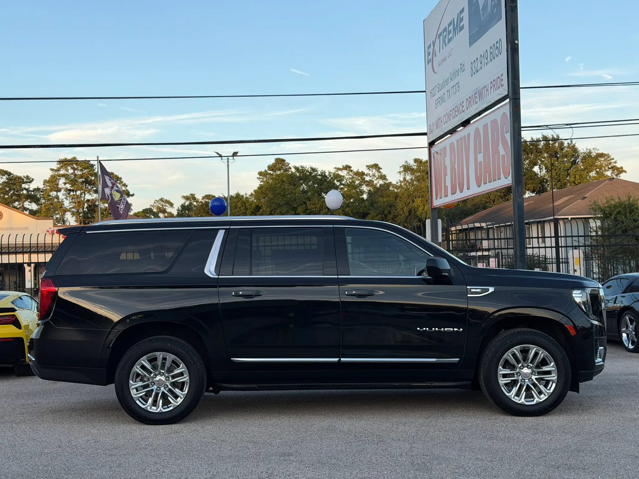 Used 2023 GMC Yukon XL SLT AWD/4WD image 9