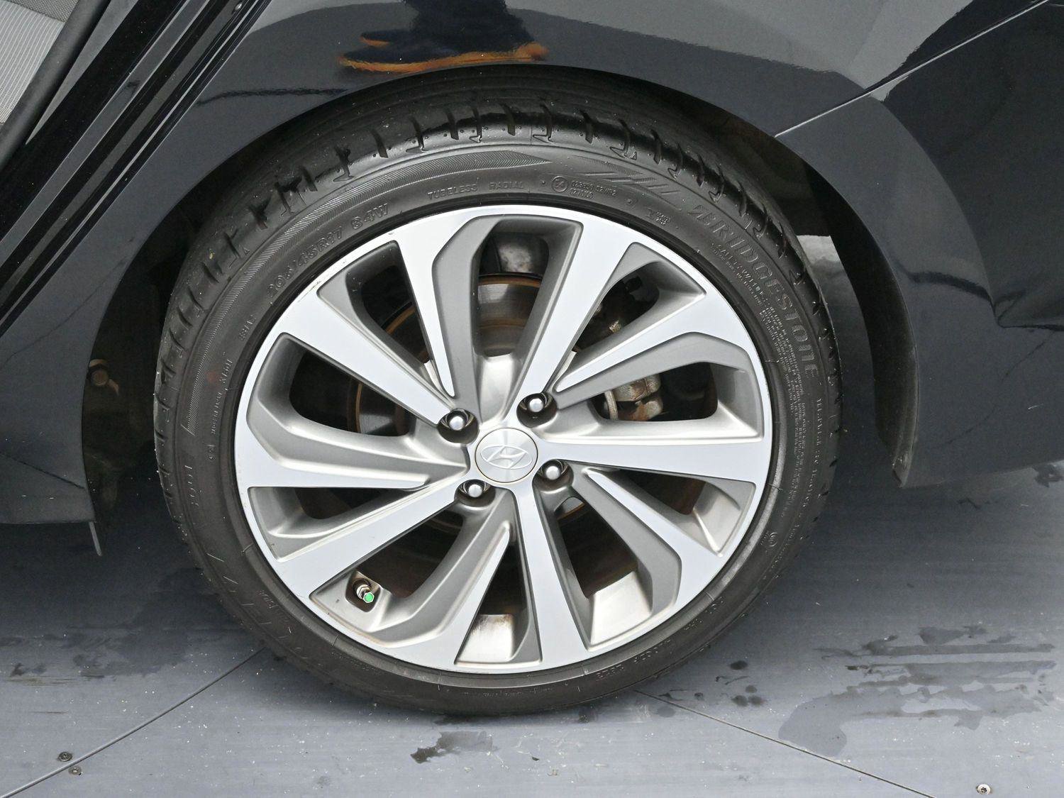 Used 2021 Hyundai Accent Limited image 33