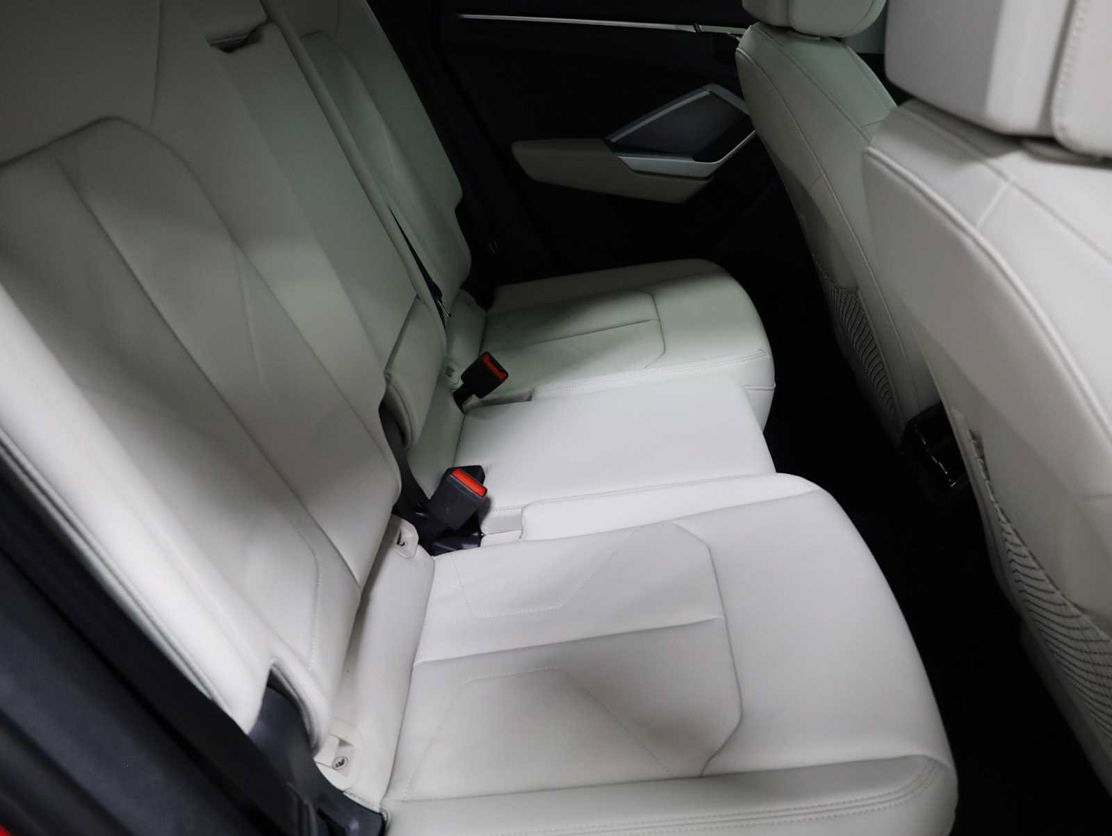 Certified 2025 Audi Q3 2.0T Premium w/ Convenience Package AWD/4WD image 32