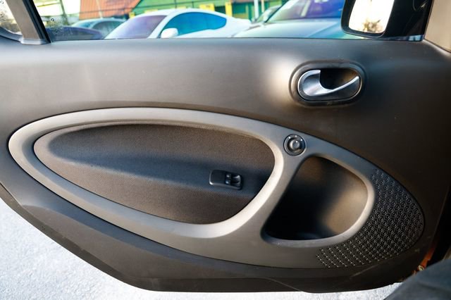 Used 2016 smart fortwo passion image 37