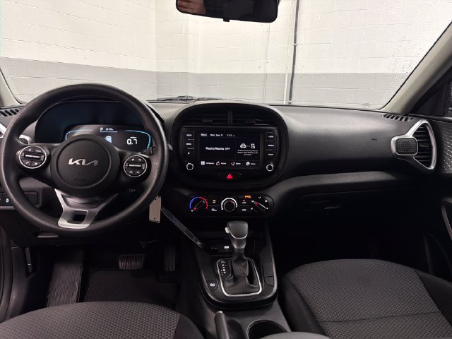 Certified 2023 Kia Soul LX FWD image 13