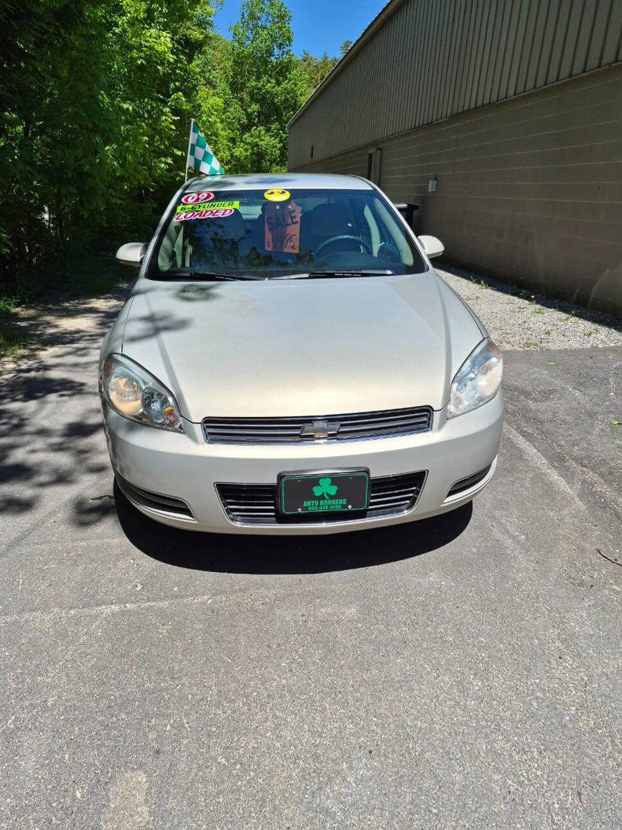 Used 2009 Chevrolet Impala LT FWD image 2