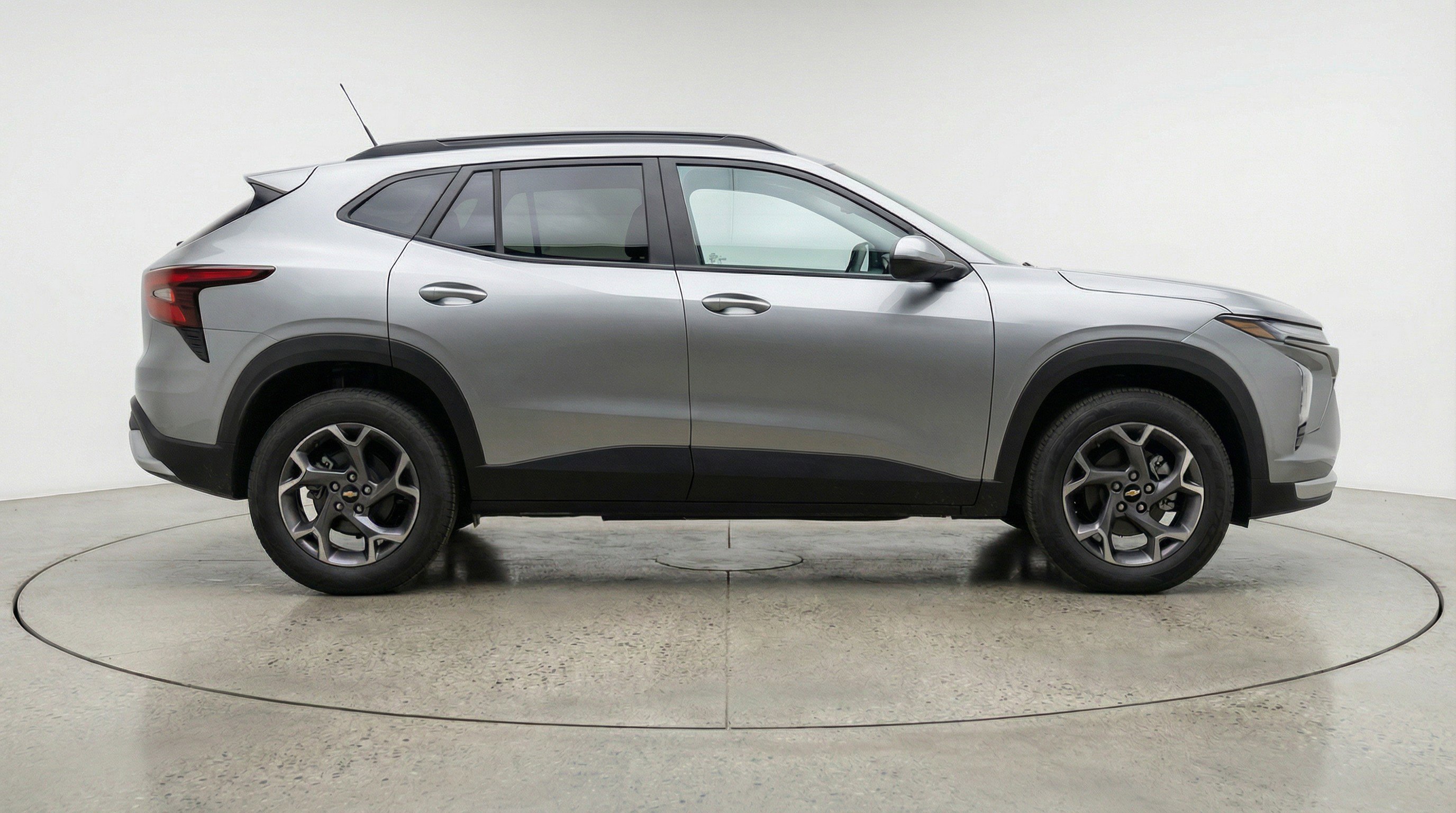 Used 2025 Chevrolet Trax LT w/ LT Convenience Package image 11