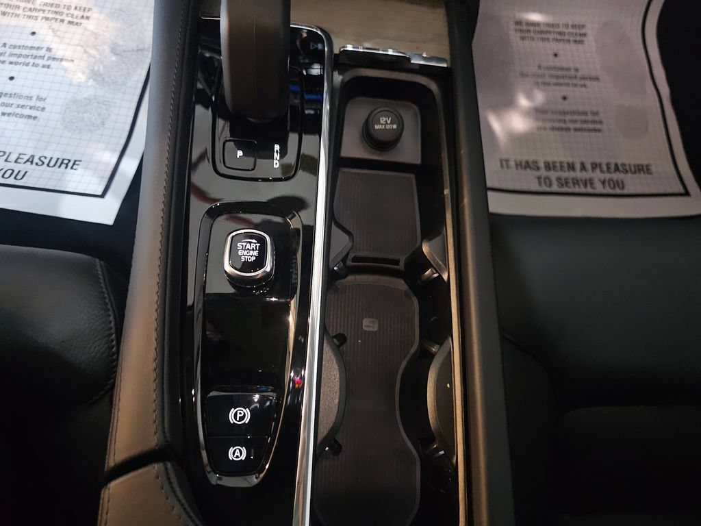 Certified 2025 Volvo V90 B6 Cross Country Plus AWD/4WD image 24