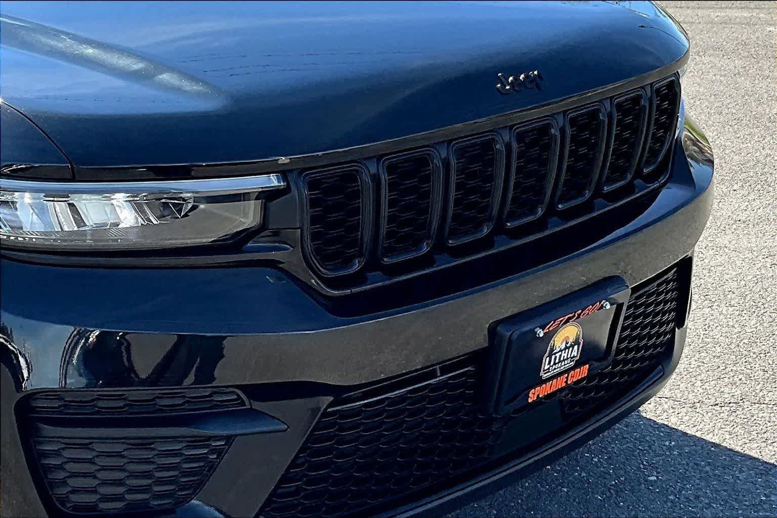 Used 2024 Jeep Grand Cherokee Altitude image 33