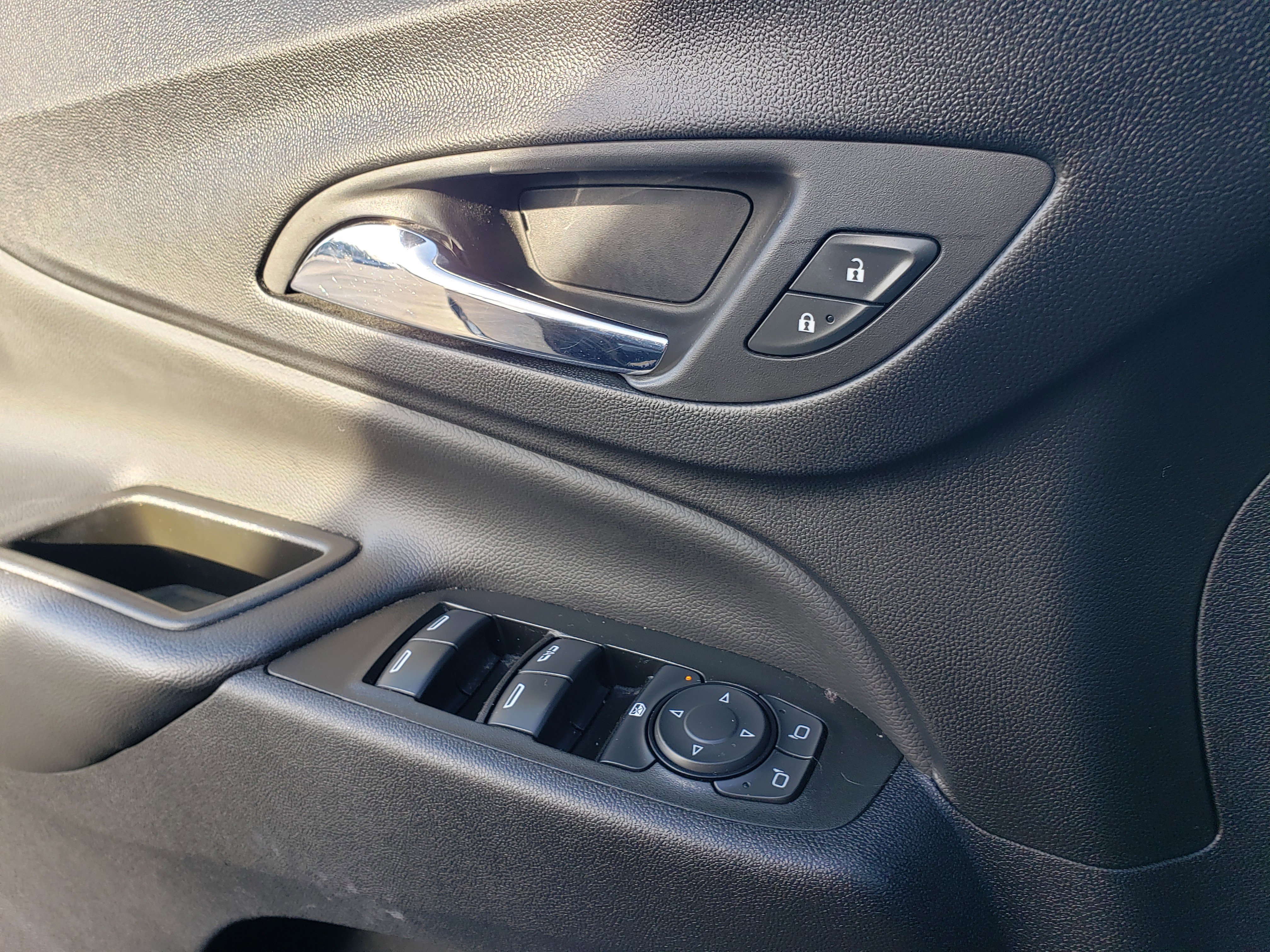 New 2022 Chevrolet Equinox LT w/ Driver Convenience Package image 14