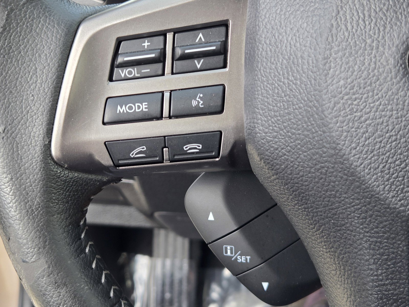 Used 2015 Subaru Forester 2.5i Touring AWD/4WD image 23
