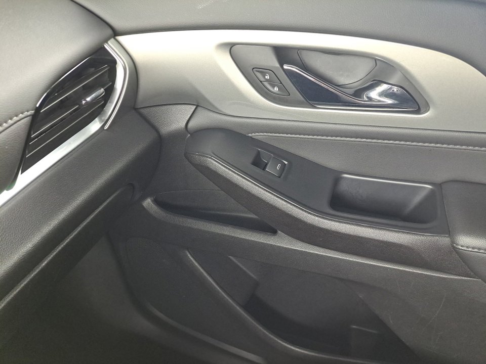 Certified 2022 Chevrolet Traverse LT image 31
