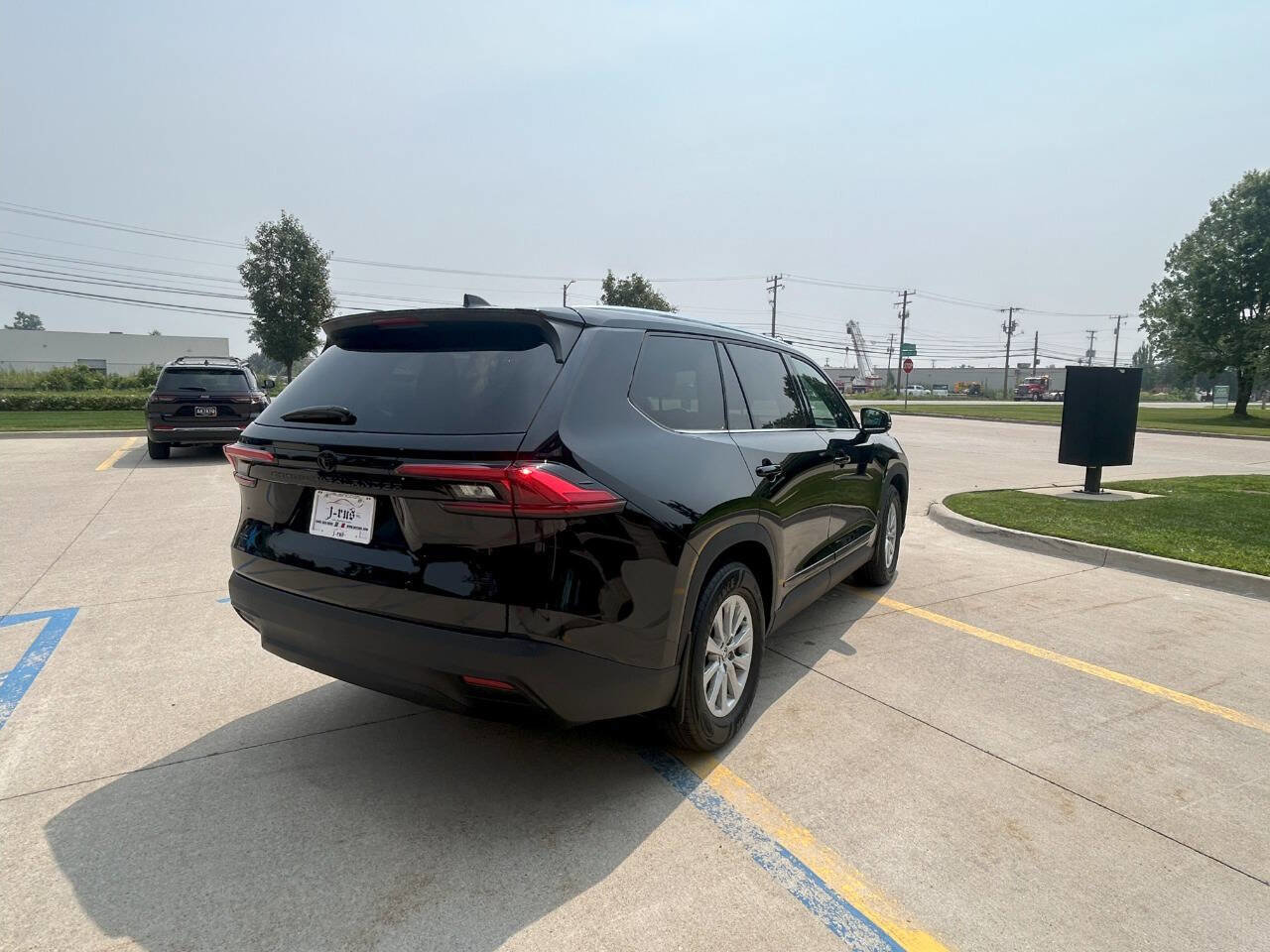 Used 2024 Toyota Grand Highlander AWD image 6