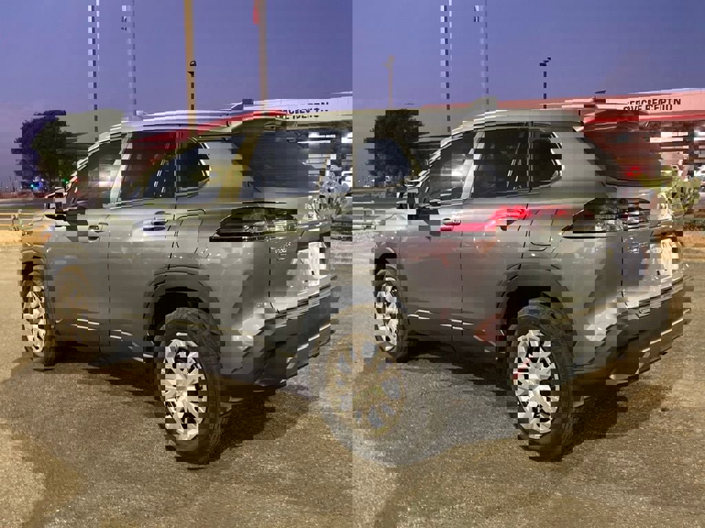 Used 2026 Toyota Corolla Cross L image 7