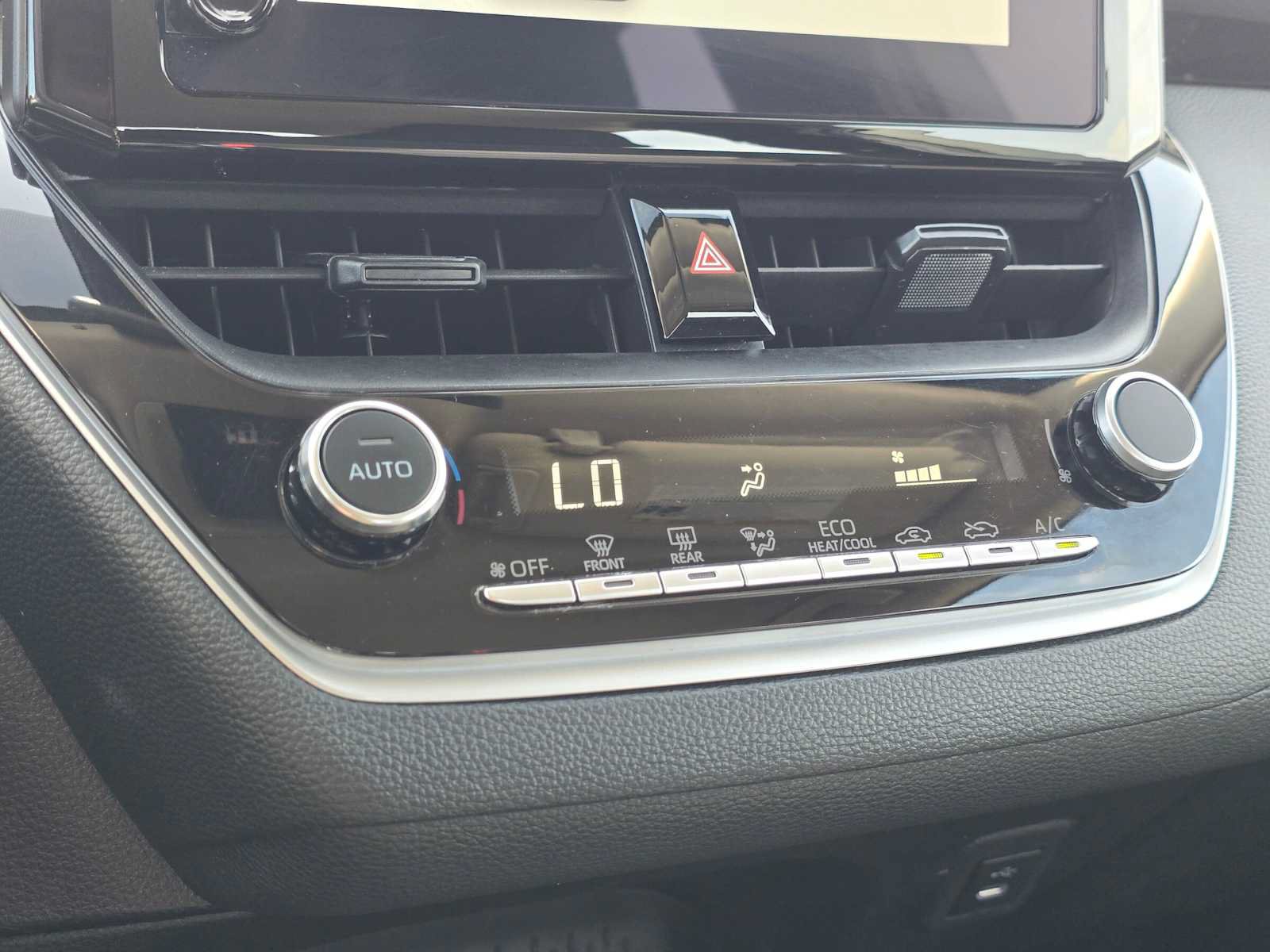 Certified 2025 Toyota Corolla LE FWD image 34