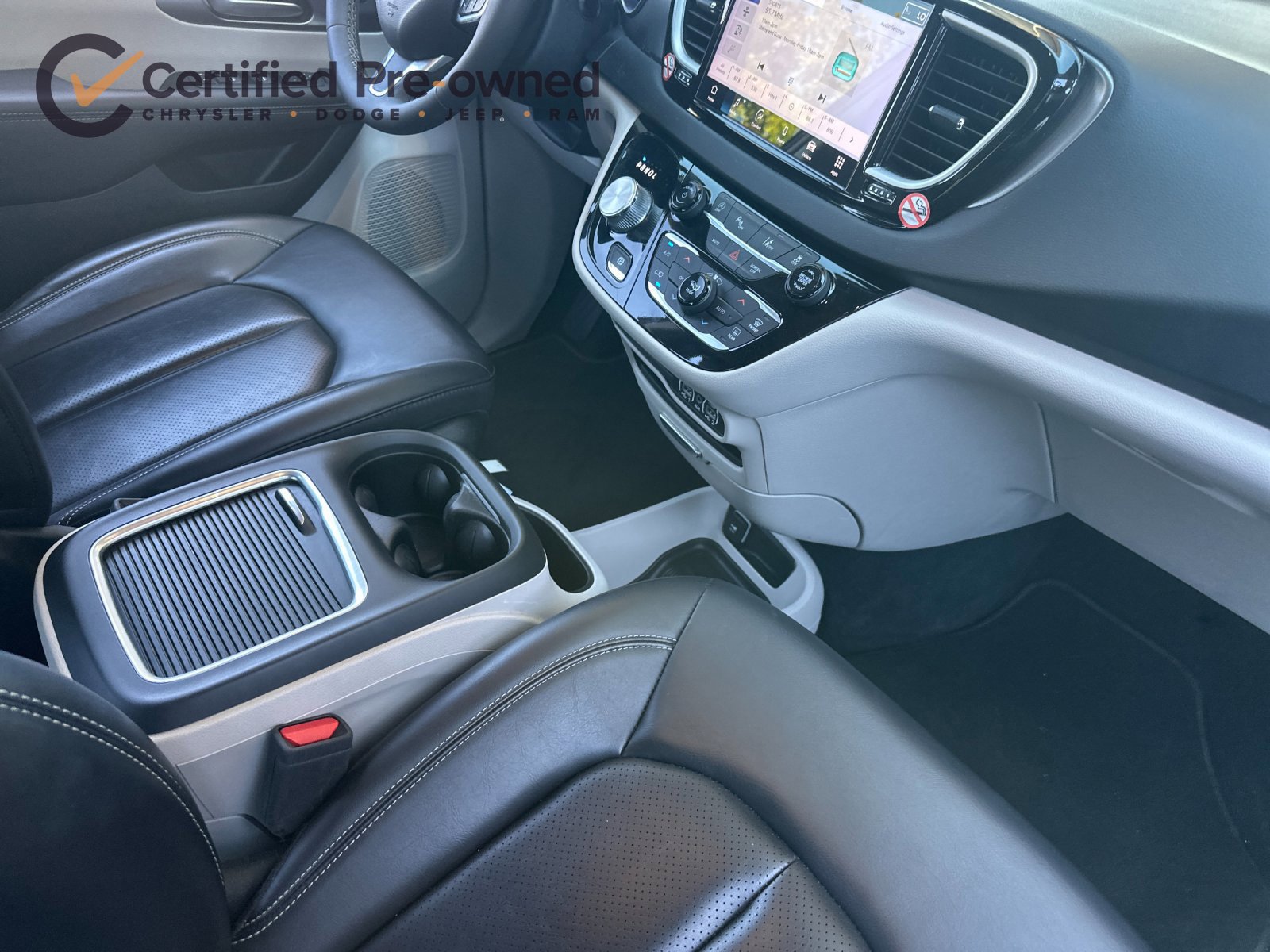 Used 2023 Chrysler Pacifica Touring-L FWD image 17