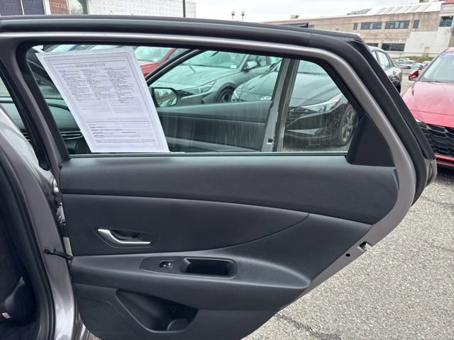 Used 2023 Hyundai Elantra SEL image 29