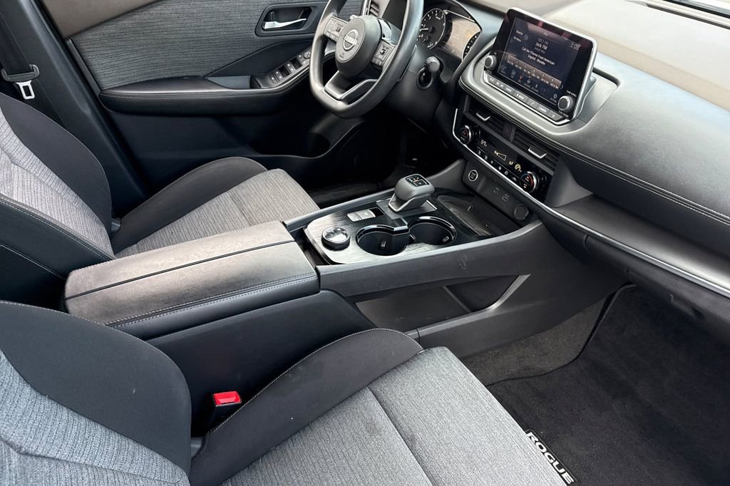 Used 2023 Nissan Rogue SV image 16