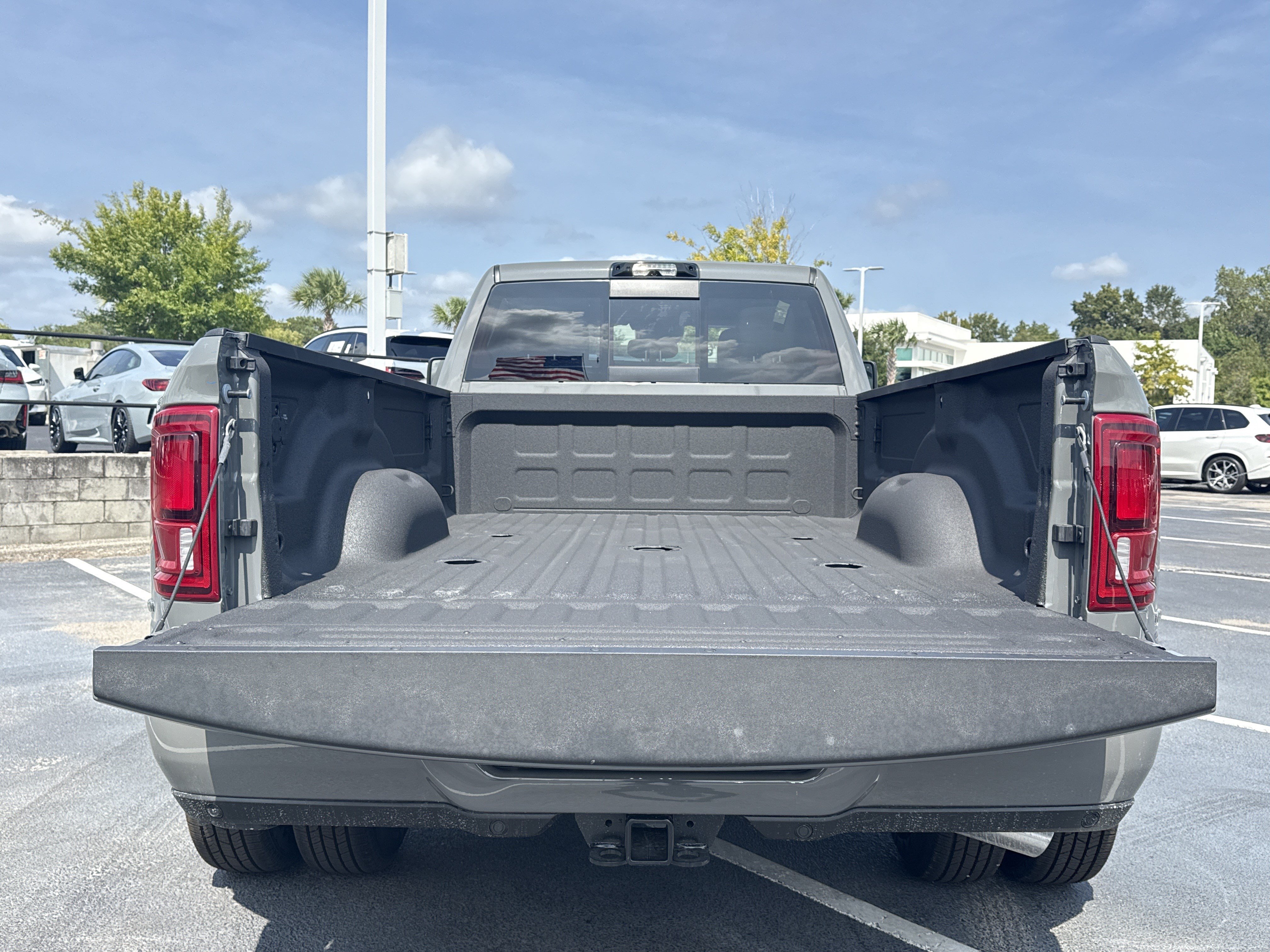 New 2026 RAM 3500 Laramie AWD/4WD image 32