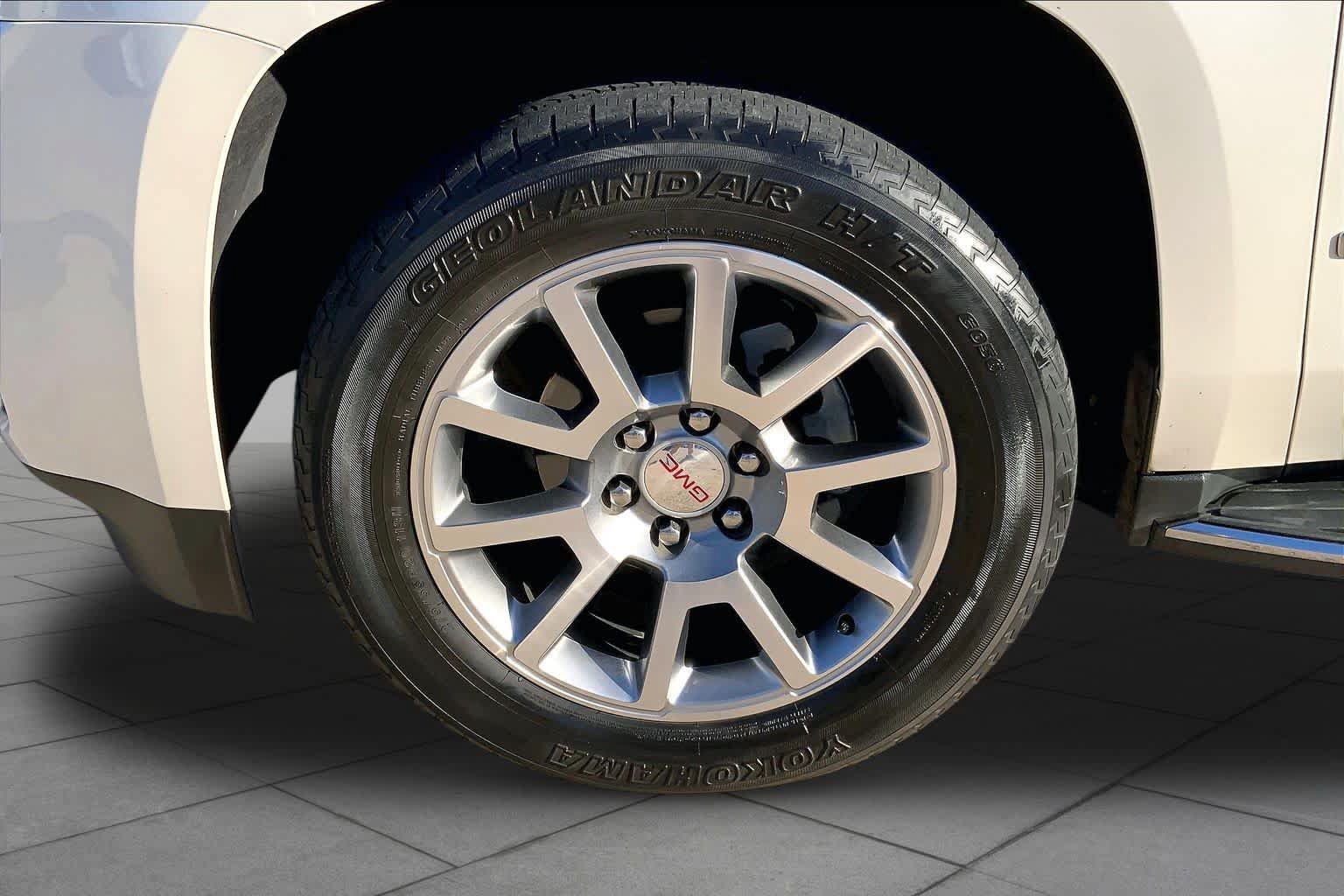 Used 2015 GMC Yukon Denali w/ Open Road Package AWD/4WD image 10