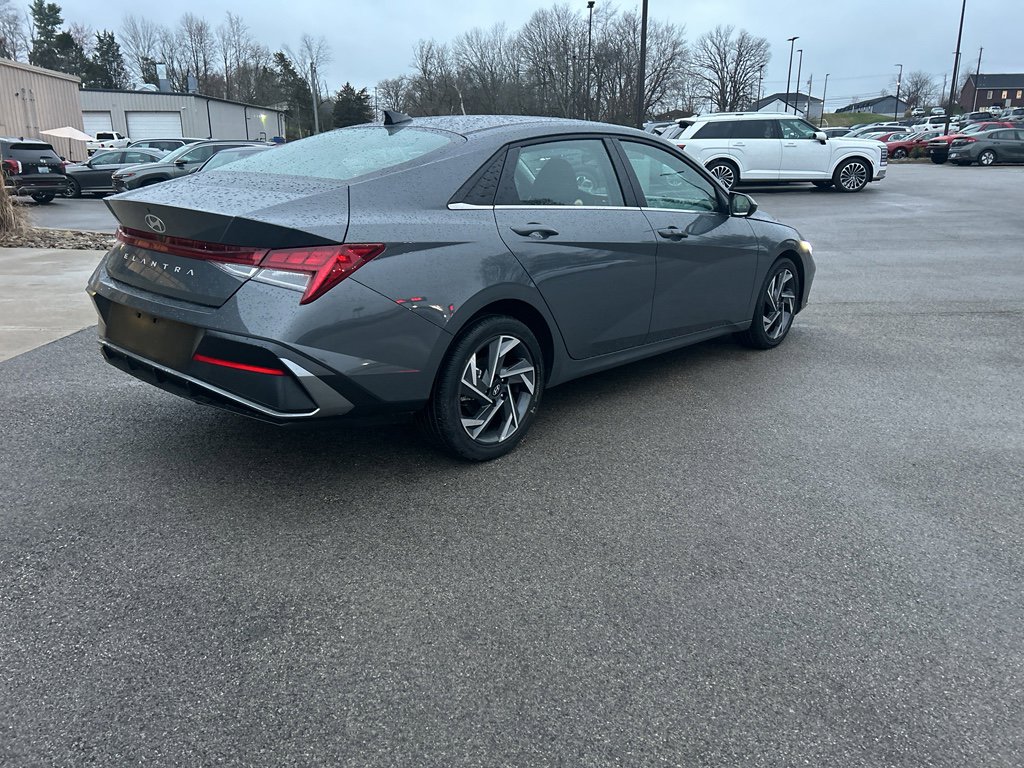 Used 2025 Hyundai Elantra SEL image 7