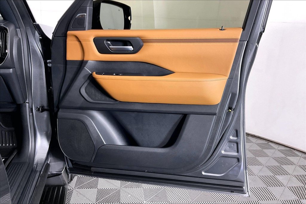 New 2026 Nissan Armada SL w/ Captain's Chari Seat Package AWD/4WD image 16