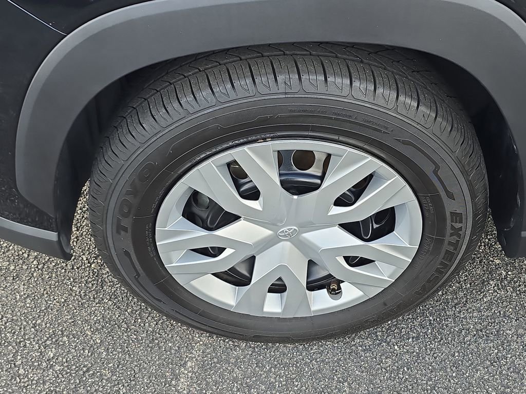 Used 2022 Toyota Corolla Cross L image 6