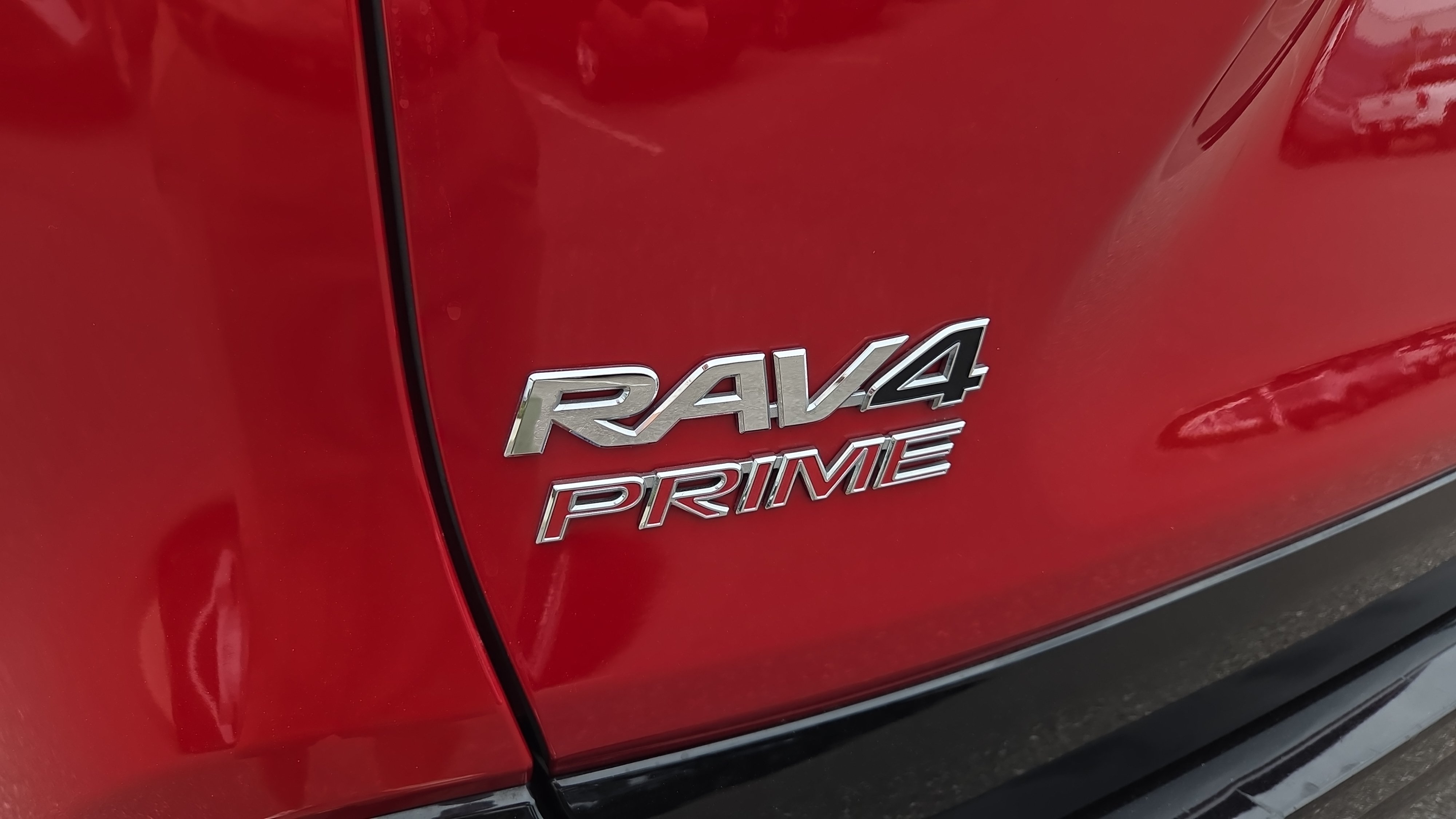 Certified 2022 Toyota RAV4 SE w/ Weather & Moonroof Package AWD/4WD image 32