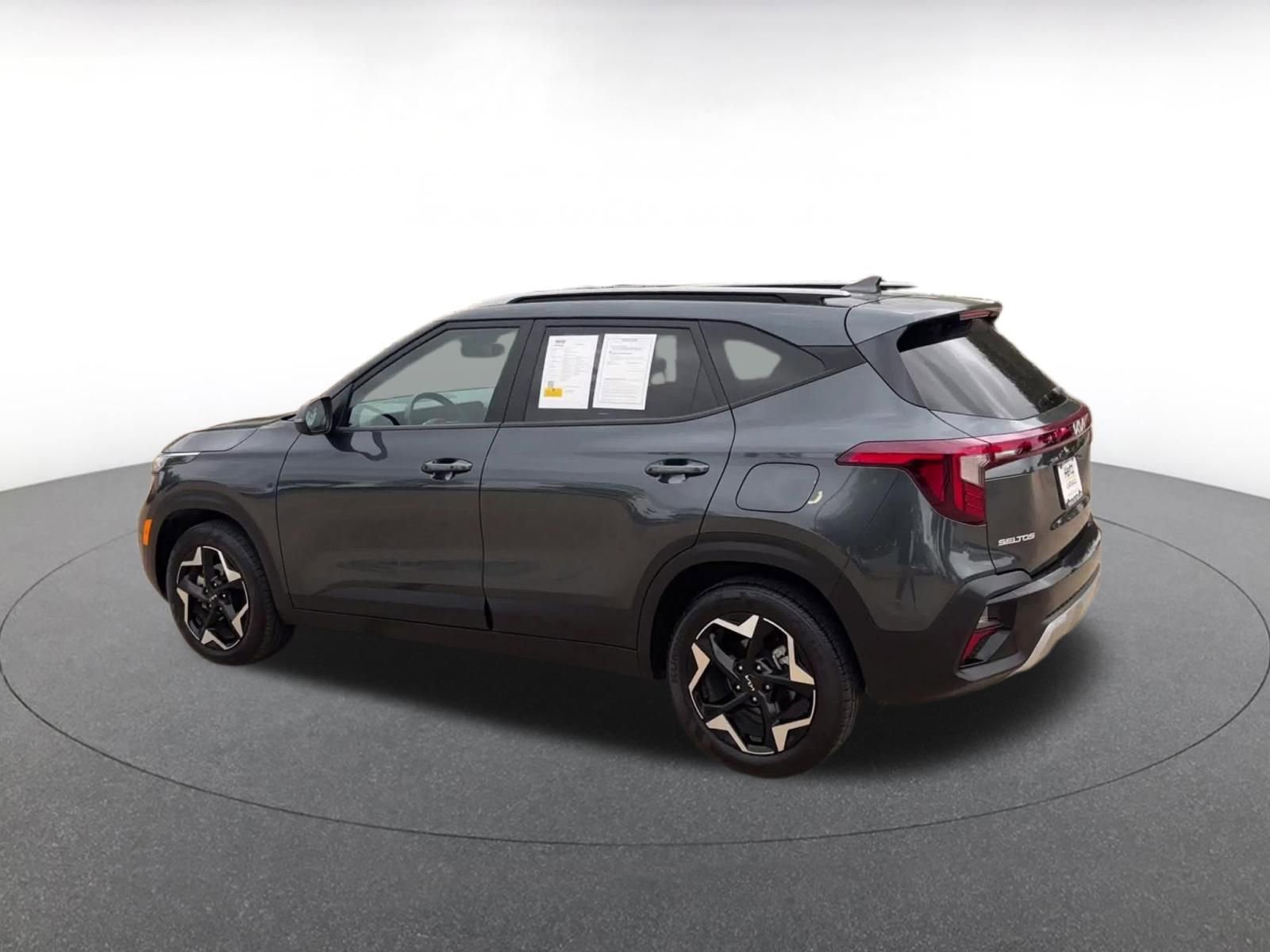 Used 2025 Kia Seltos S image 10