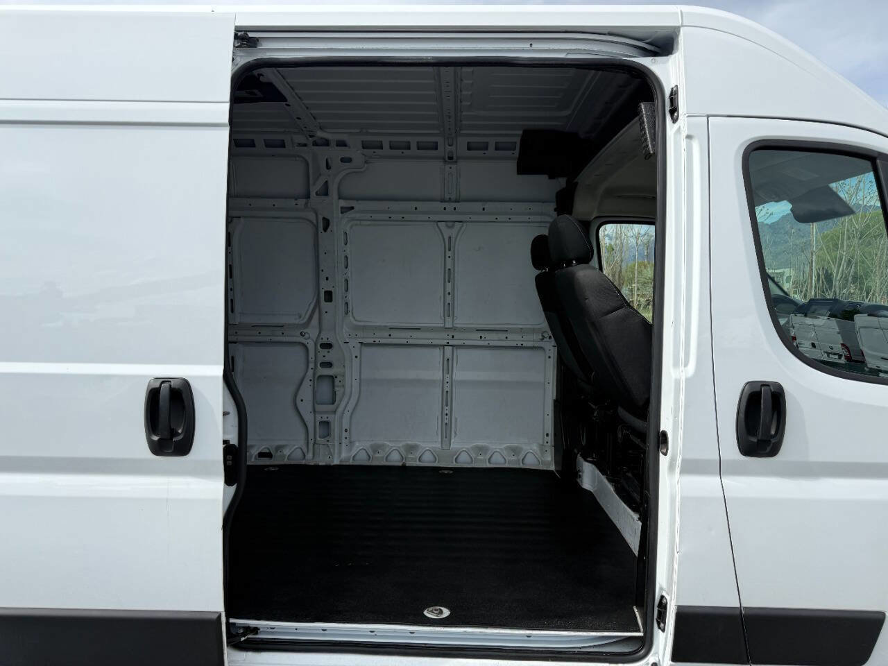 Used 2023 RAM ProMaster 3500 w/ Driver Convenience Group FWD image 24
