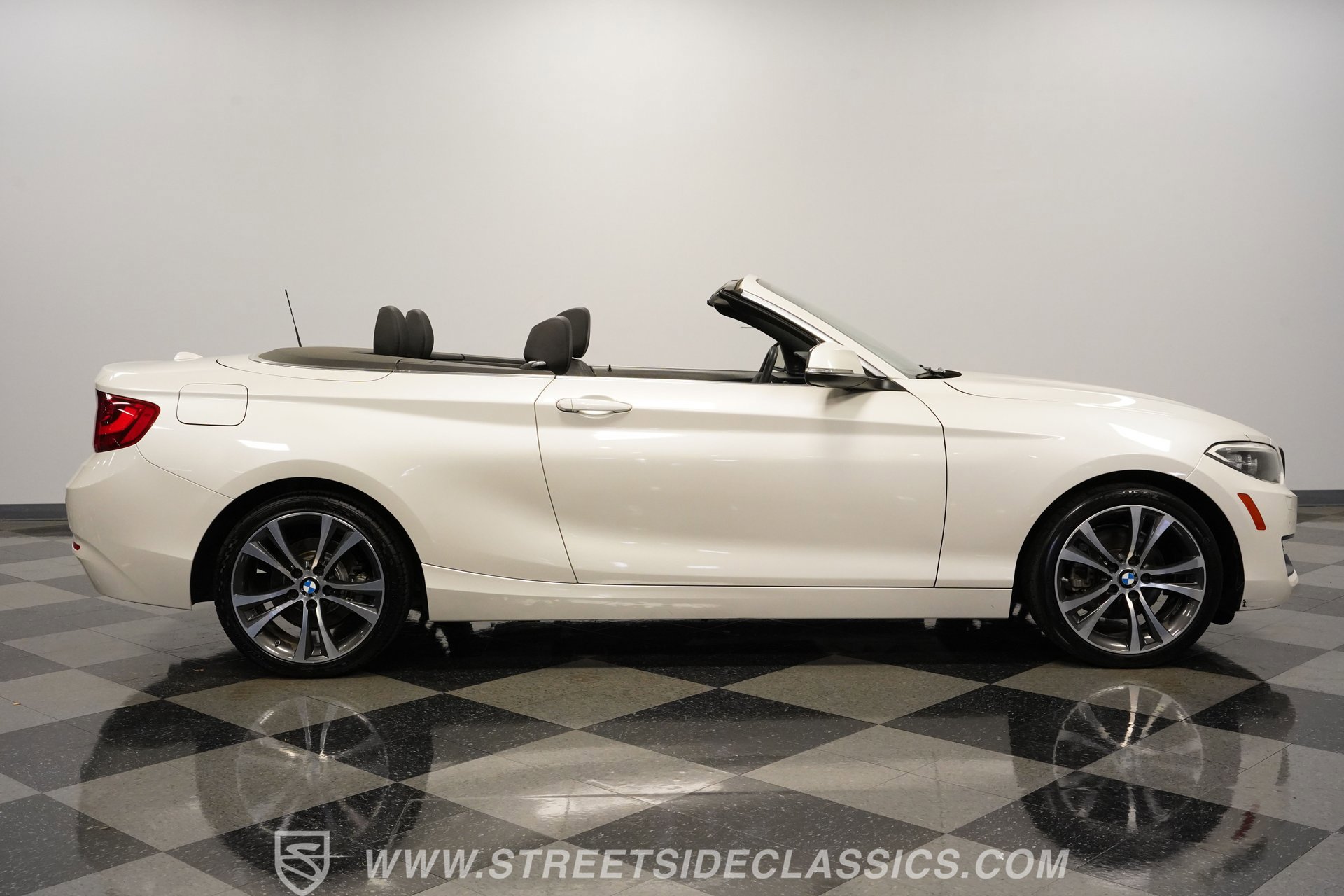 Used 2017 BMW 230i Convertible RWD image 14