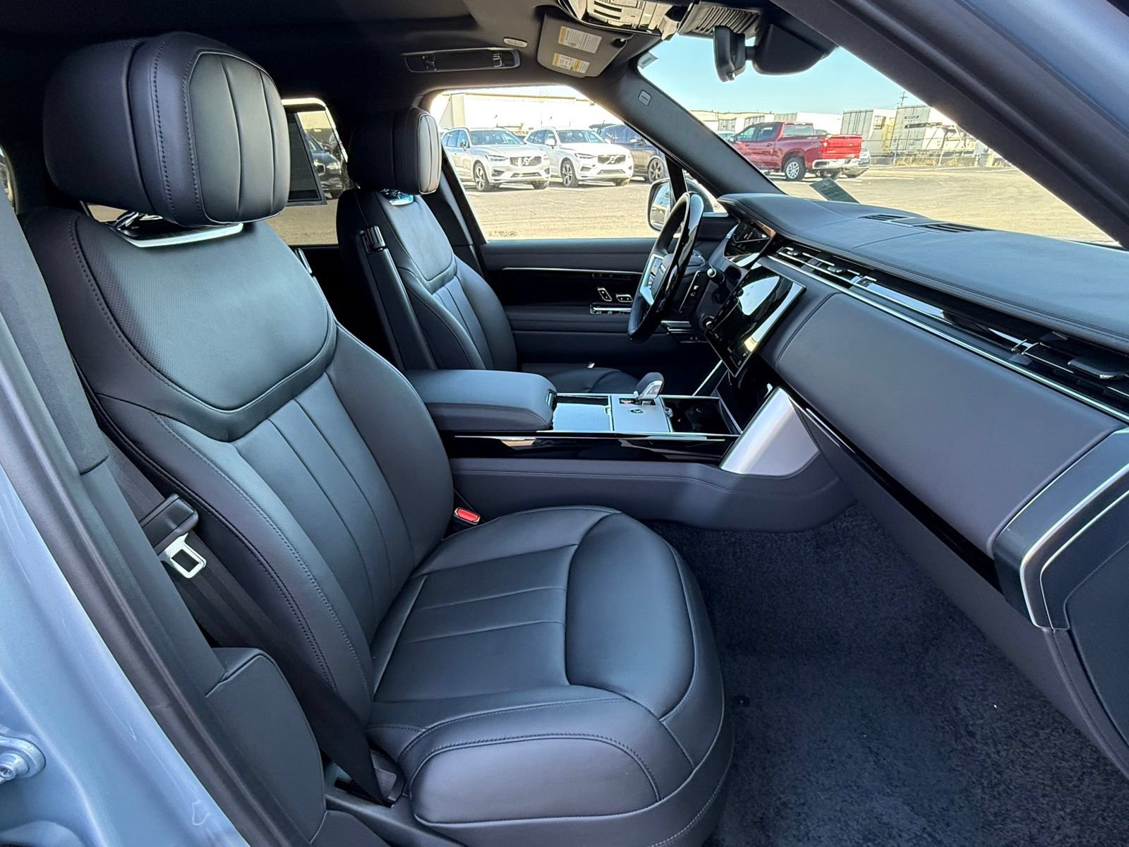 New 2026 Land Rover Range Rover Long Wheelbase SE AWD/4WD image 23