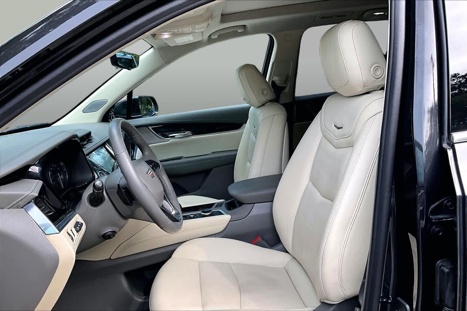 Used 2020 Cadillac XT6 Premium Luxury FWD image 8