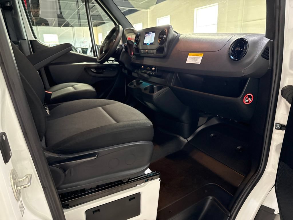 Used 2024 Mercedes-Benz Sprinter 2500 image 26