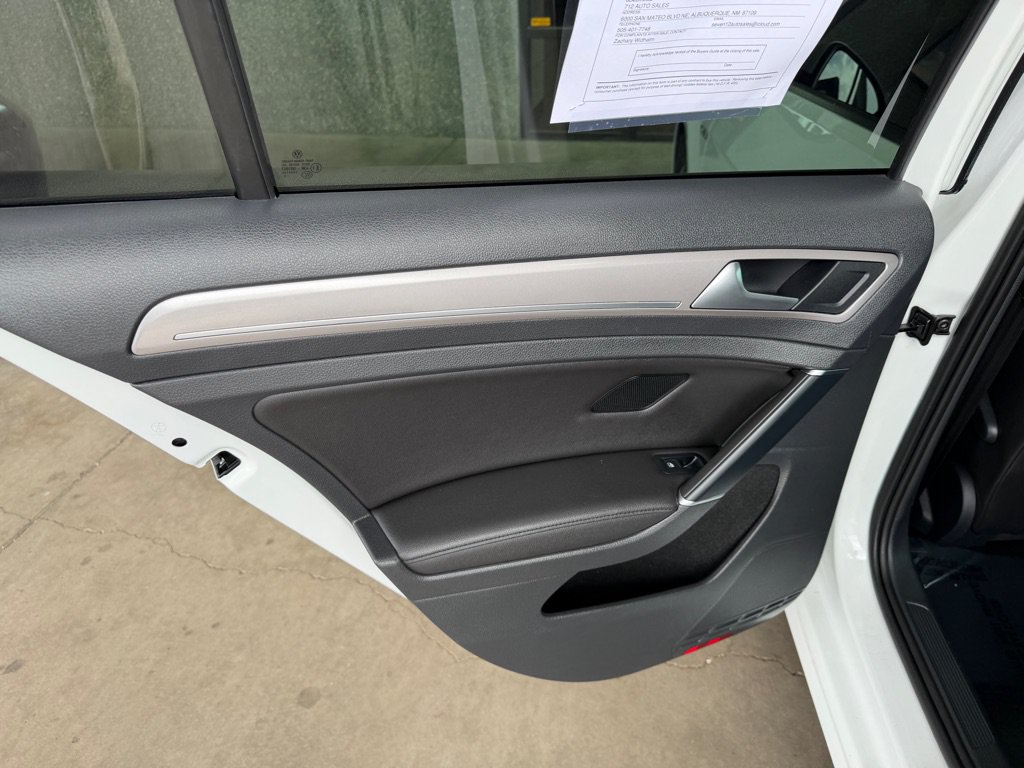 Used 2016 Volkswagen e-Golf SEL Premium w/ Driver Assistance Package FWD image 21