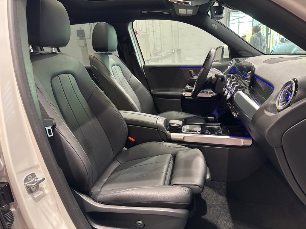 Used 2023 Mercedes-Benz EQB 300 4MATIC w/ Exclusive Package image 39