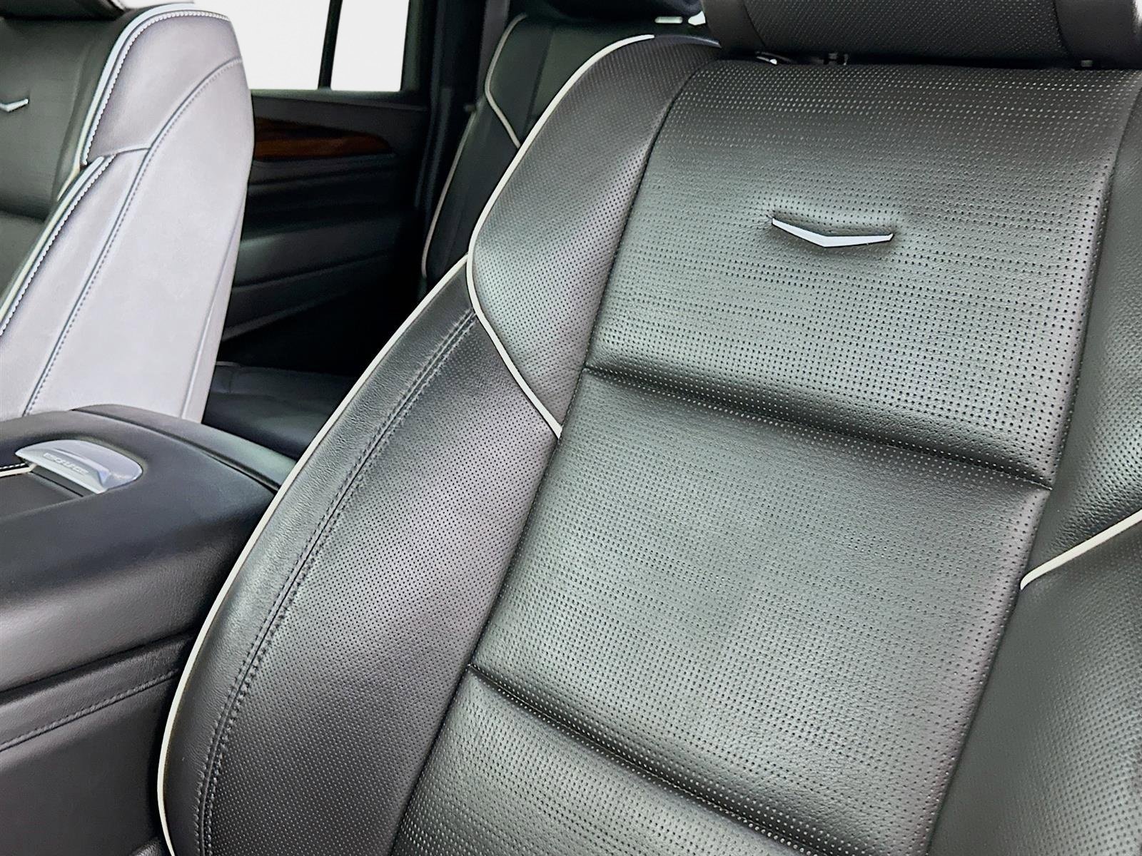 Used 2023 Cadillac Escalade ESV Premium Luxury image 23