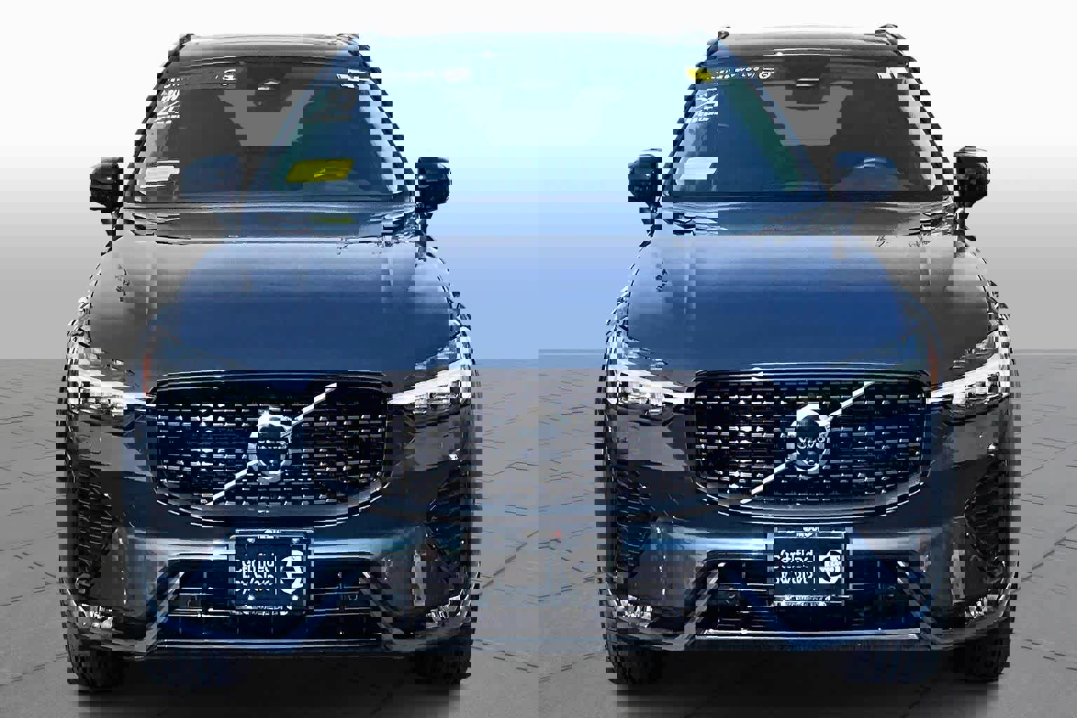 Used 2024 Volvo XC60 B5 Plus w/ Climate Package image 4