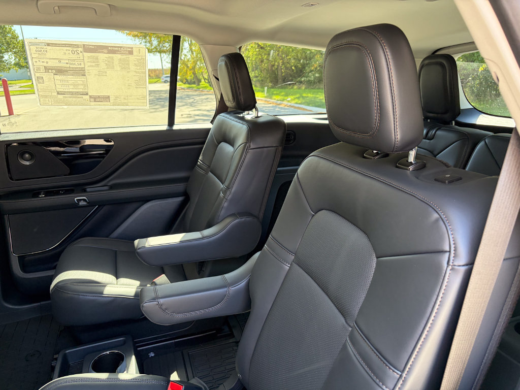 New 2027 Lincoln Aviator AWD image 16