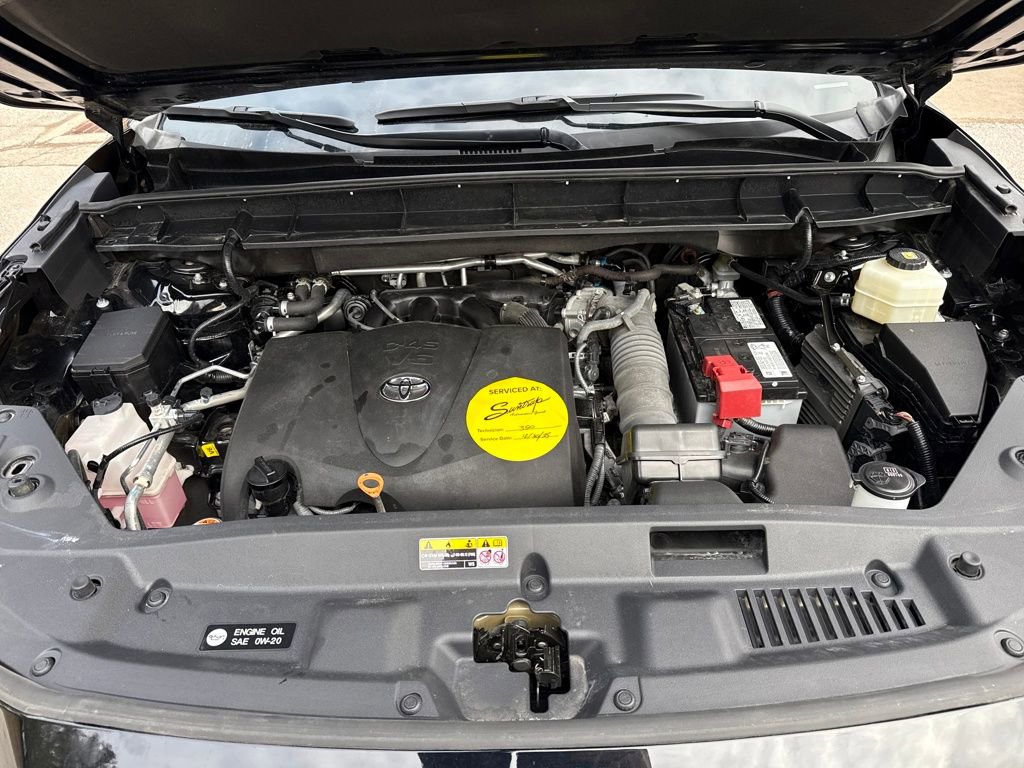 Used 2020 Toyota Highlander Platinum image 32