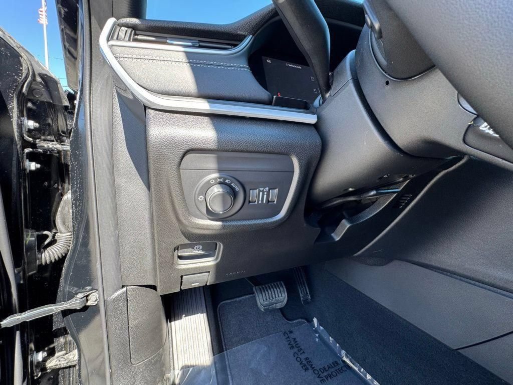 New 2025 Jeep Grand Cherokee Altitude AWD/4WD image 25