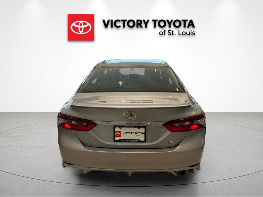 Used 2023 Toyota Camry SE FWD image 4