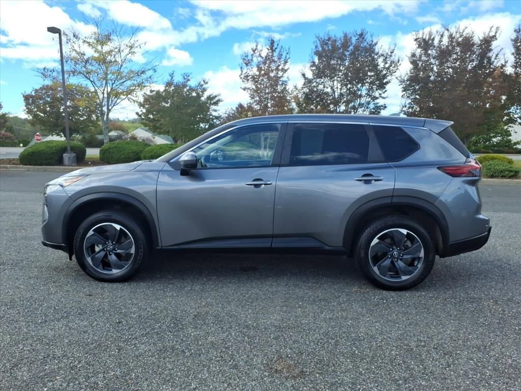 Used 2024 Nissan Rogue SV image 16