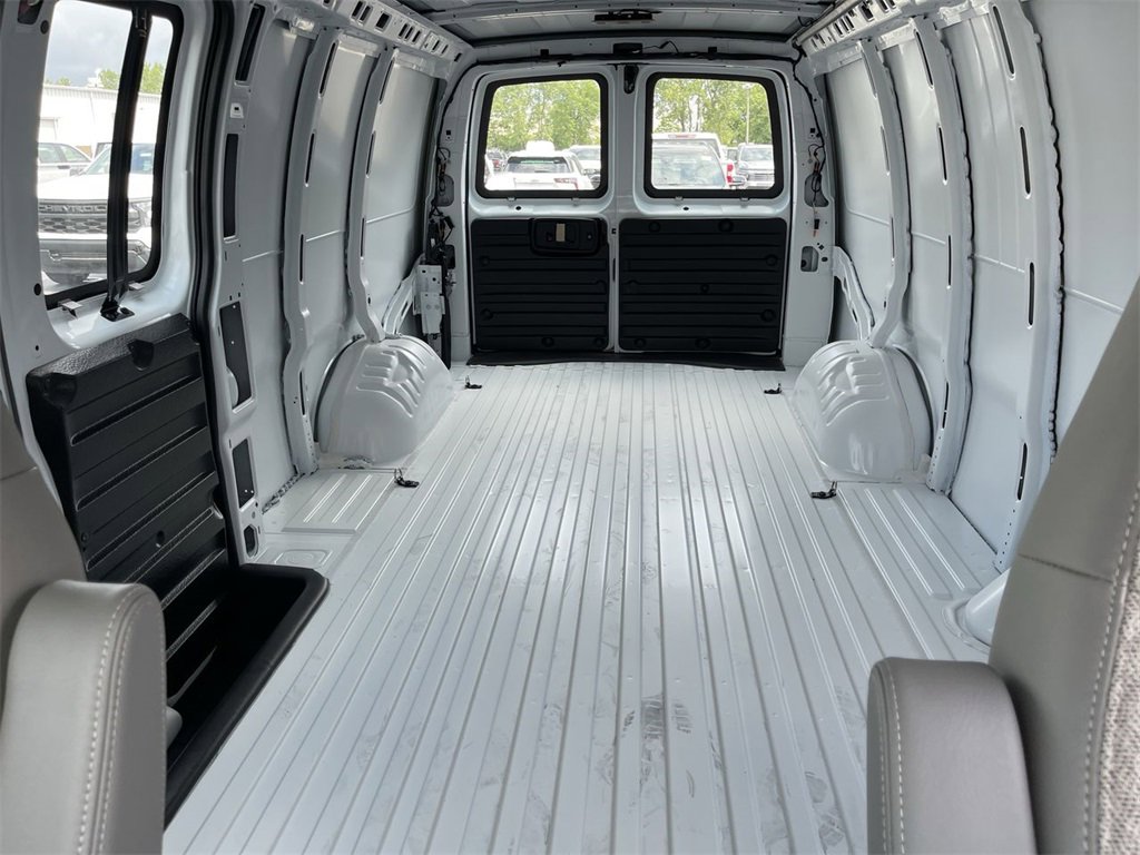 New 2025 Chevrolet Express 3500 Extended w/ Driver Convenience Package image 16