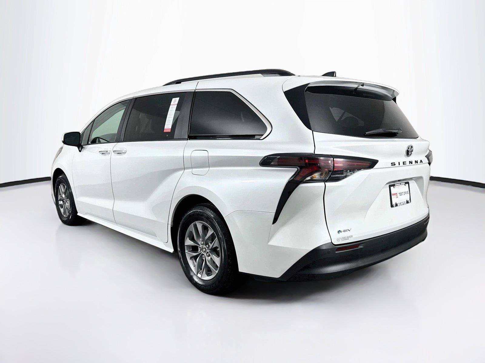 Certified 2026 Toyota Sienna XLE FWD image 13