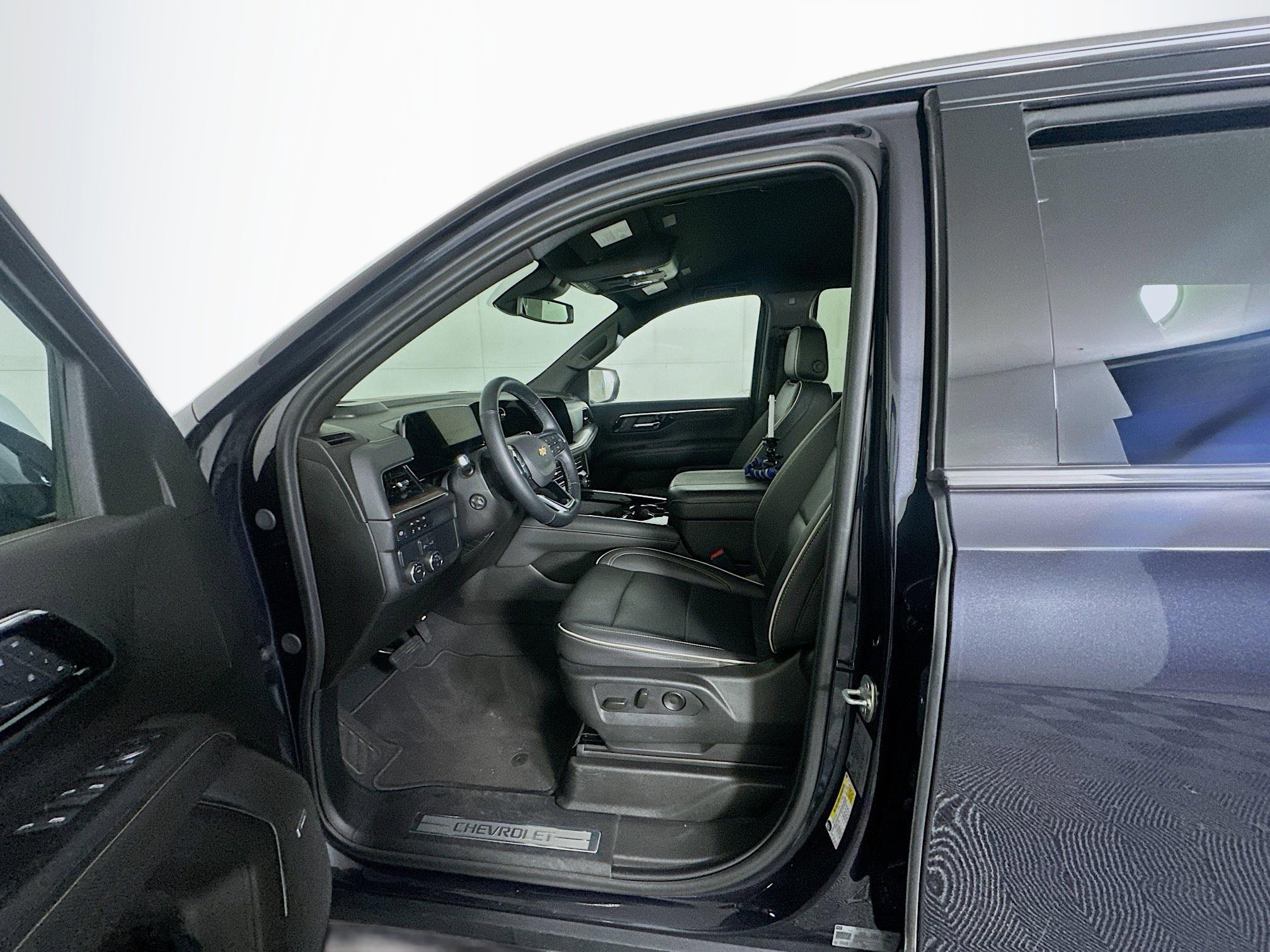 Used 2025 Chevrolet Tahoe Premier image 13