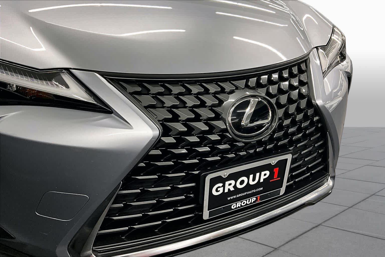 Used 2025 Lexus UX 300h FWD w/ Accessory Package (Z2) image 29