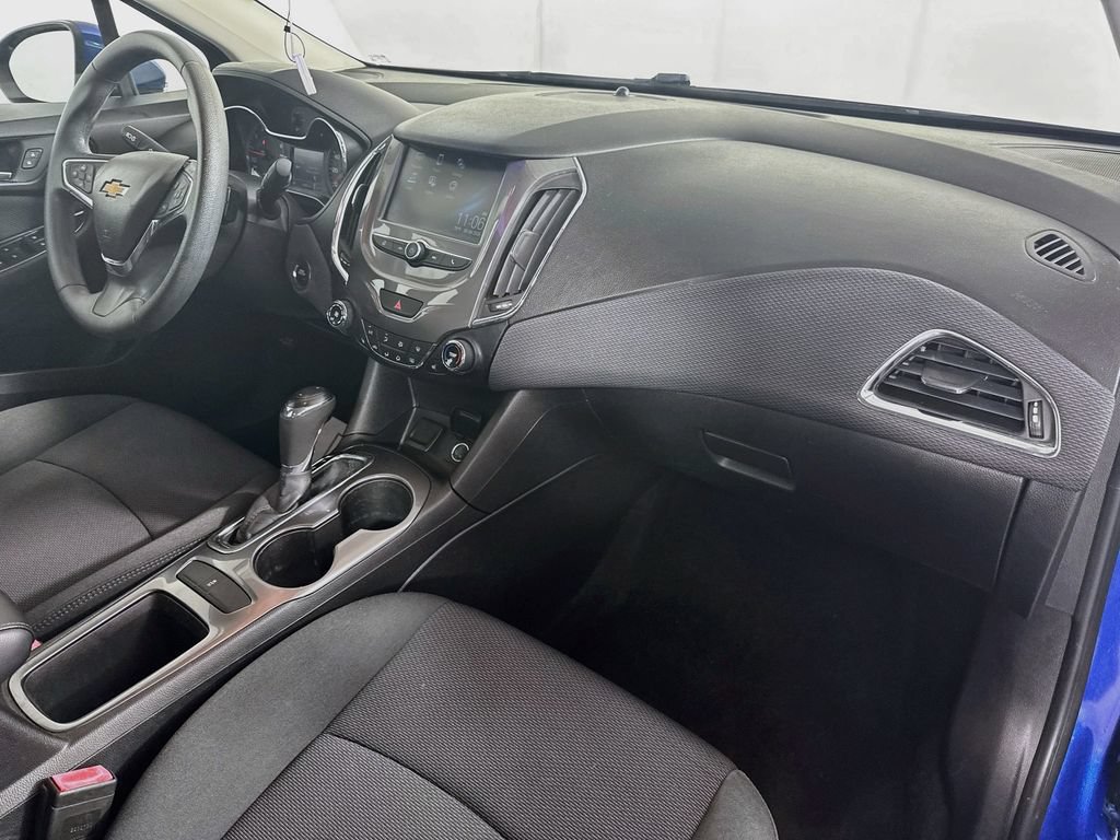 Used 2017 Chevrolet Cruze LT w/ Convenience Package FWD image 34
