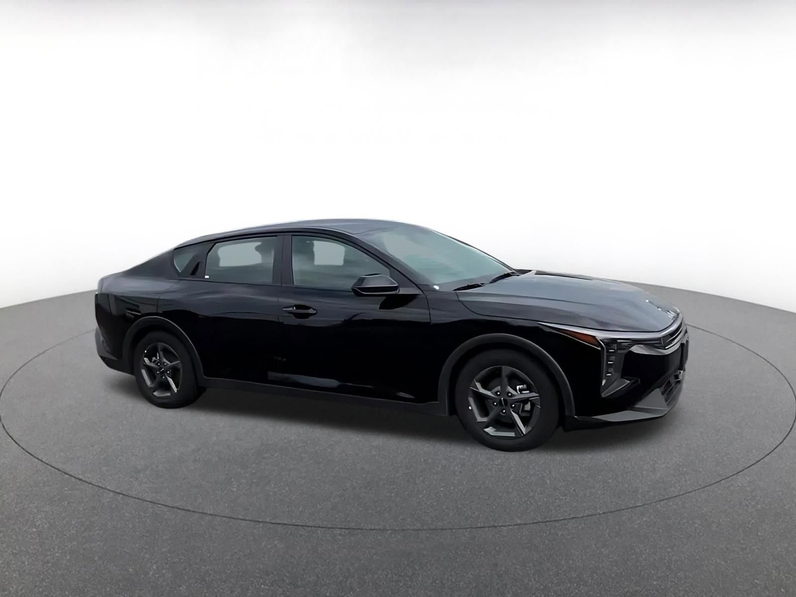 Used 2025 Kia K4 LXS image 2