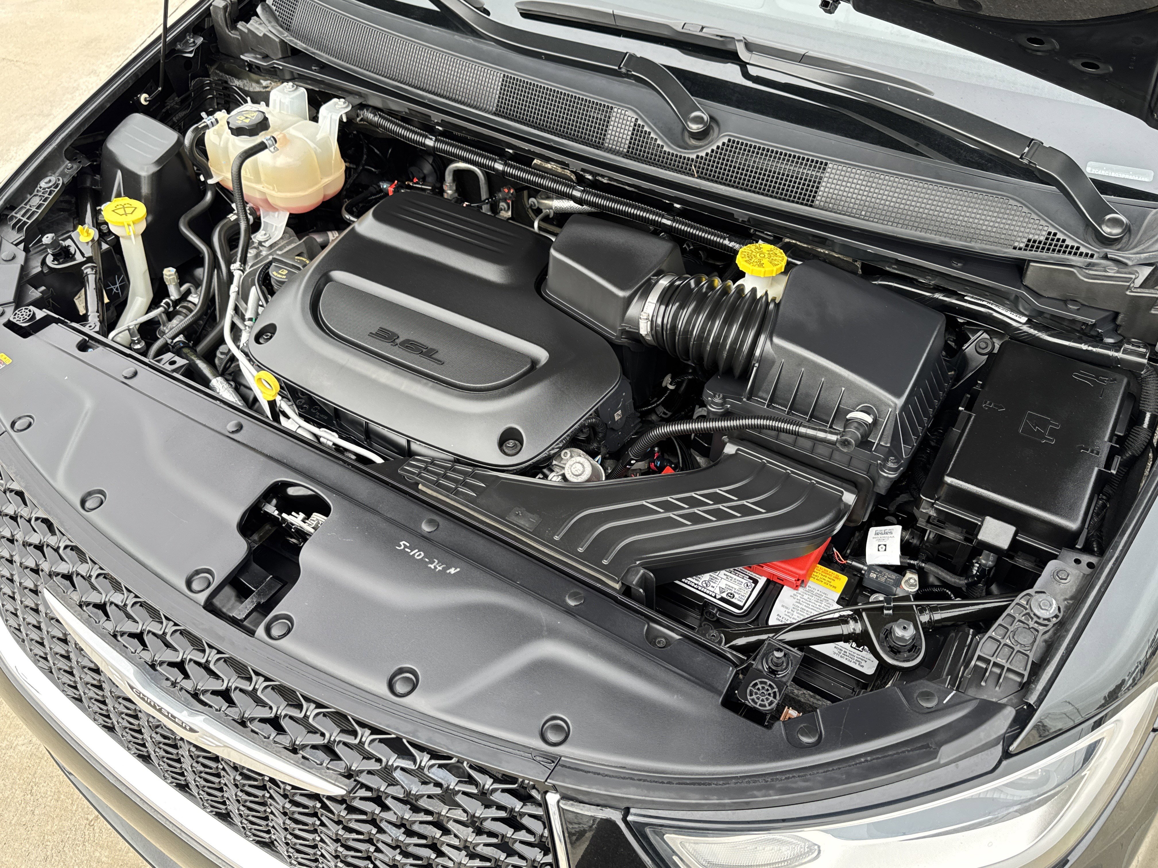 Used 2023 Chrysler Pacifica Touring-L image 41