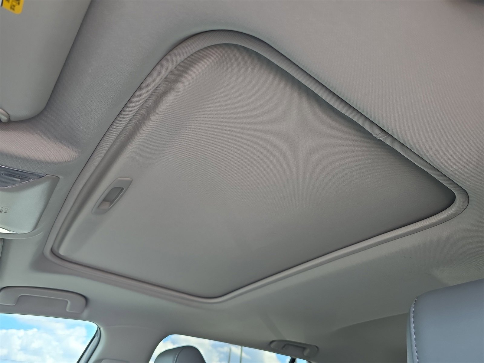 Used 2021 Toyota RAV4 XLE Premium image 16