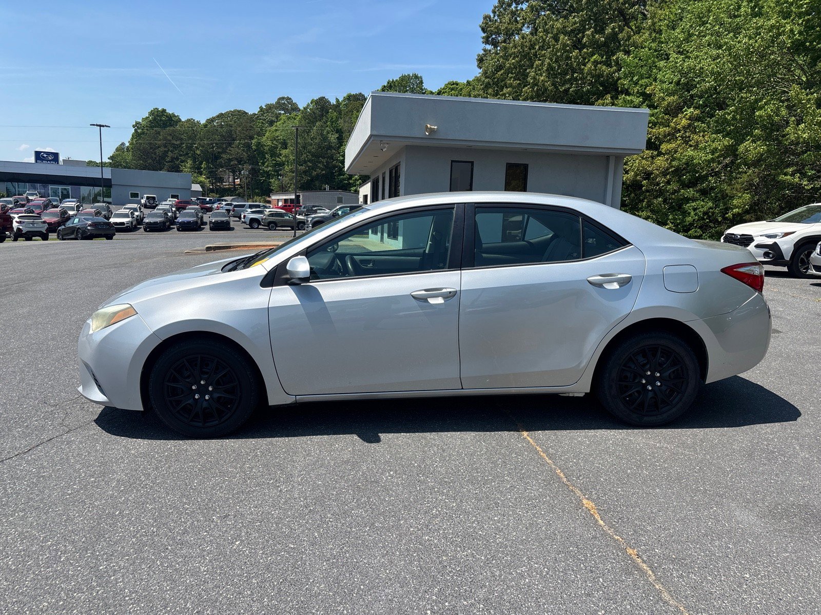 Used 2016 Toyota Corolla LE FWD image 3