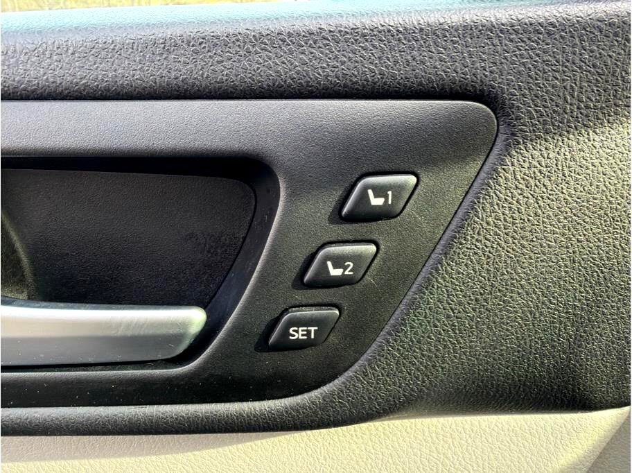 Used 2014 Toyota Highlander Limited image 10